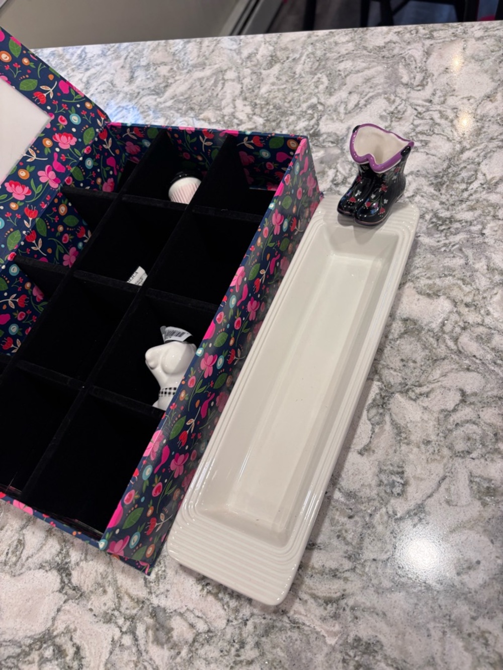 Nora Fleming Bundle: Pinstripe Cracker Tray, 3 Minis & Keepsake Box (12 pc)